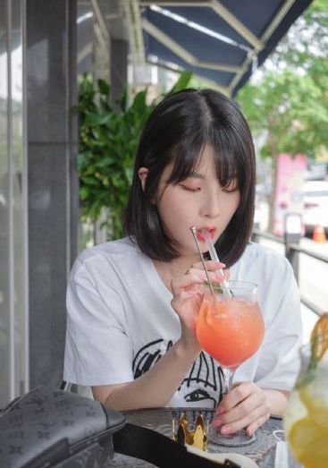 亚洲乱码一二三四区国产_未删减完整版